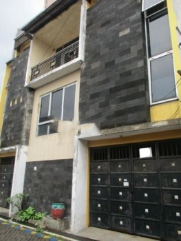 Rumah Ex Kantor Di Jambangan Surabaya #1