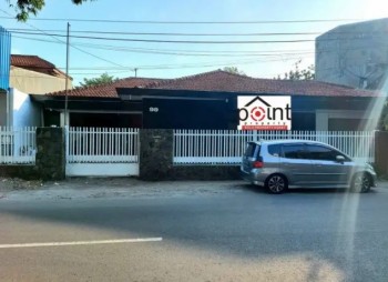 Sewa || Rumah Strategis Tepi Jalan Cocok Untuk Kantor Di Banjarsari #1