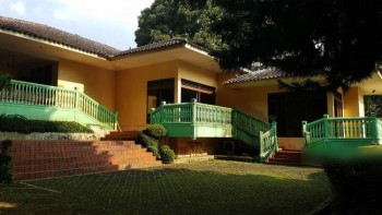 Villa Pemandangan Indah Hawa Adem Asri Di Cisarua Puncak Bogor #1