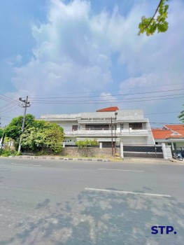 Disewakan, Rumah Komersil Hoek Di Raya Merr - Rungkut Asri #1