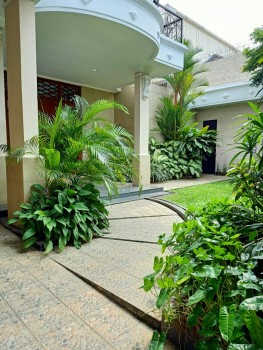 Disewakan Rumah Bergaya Eropa Klasik Area Cibeber Kebayoran Baru Jakarta Selatan #1