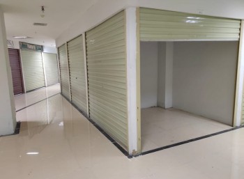Jual Tempat Usaha Pusat Kota Surabaya Termuraaahh. Ada 2 Stand , Hook Dan Tidak Hook. Pgs #1