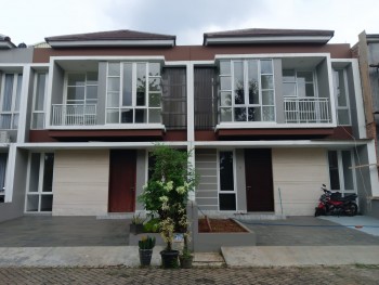 Dijual Murah Rumah 2 Lantai Akses Lebar Lingkugan Nyaman Dekat Plaza Pondok Gede #1