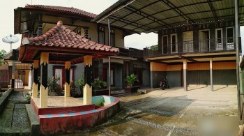 Rumah Vila 8 Kamar Di Mataram V002 #1