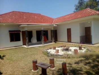 Dijual Rumah Dengan Taman Luas Di Kuningan Jl.raya Bandarasa Kulon Linggar Jati Kab.kuningan Jabar #1