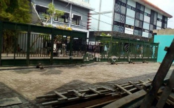 Bangunan Cocok Untuk Gudang Atau Gedung Siap Pakai Jemursari, Surabaya #1