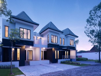 Rumah Mewah 2 Lantai Siap Huni Berlokasi Di Tepi Jalan Raya Jogja Solo #1