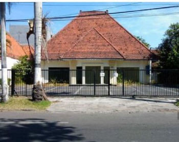 Disewakan : Ex Rumah+ Kantor Daerah Genteng Di Pusat Kota Surabaya* Cocok Buat Kantor, Resto, Showroom #1