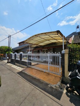 Rumah Luas Terawat Di Komplek Kopo Permai Bandung #1