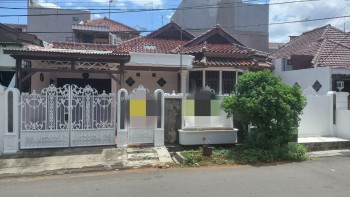 Rumah Modern Dilokasi Strategis Di Rawamangun. #1