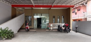 Klinik Strategis Surabaya Barat Nol Jalan Raya Dekat Pabrik, Kantor #1