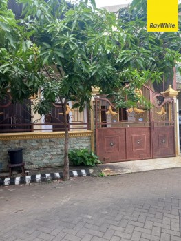 Disewakan Rumah 2 Lantai Lokasi Ketintang Barat, Surabaya #1