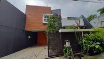 Rumah Baru Dua Lantai Dengan Rooftop Di Jakarta Pusat #1