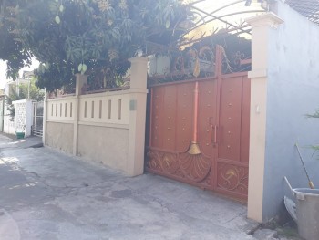 Rumah Minimalis Modern Depan Luwes Gentan Park #1