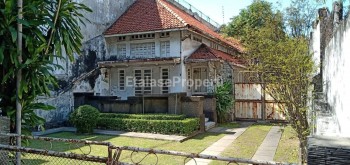 Disewakan Rumah Lama Dan Besar Sekali Di Diponegoro, Sby Pusat #1