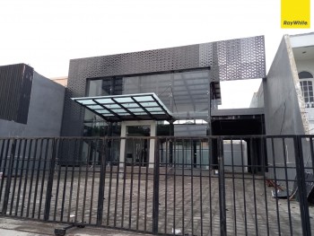 Disewakan Gedung 2 Lantai Di Jl. Raya Kertajaya Indah, Surabaya #1