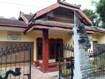 Jual Rumah 2 Lantai Murah Dengan Tanah Yang Luas Di Jl. Raya Situbondo - Banyuwangi #1