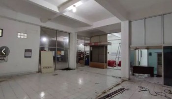 Bangunan Komersial Di Jl Laksda Adisucipto, Demangan,gondokusuman #1