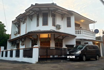 Rumah Dua Lantai Murah Diperumahan Besar Jatiwaringin Pondok Gede Bekasi #1