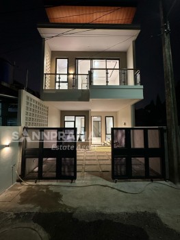 Rumah Rooftop Jagakarsa Bisa Desain Suka-suka (kzae) #1