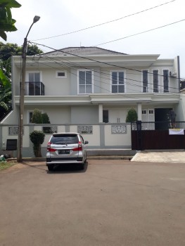 Rumah Putih 2 Lantai Dalam Komplek Bukit Cinere Indah Depok #1