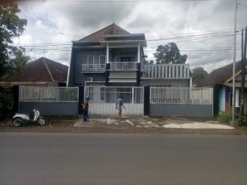 Dijual Rumah 2 Lantai Lokasi Poros Jalan Raya Pringo Jurusan Ke Wajak Malang 1,6 Milyar #1