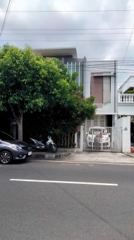 Rumah Mewah 3 Lantai Lokasi Strategis Dekat Tugu Yogyakarta #1