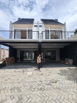 Townhouse Cantik Strategis Dekat Kawasan Bintaro, Tangerang Selatan #1