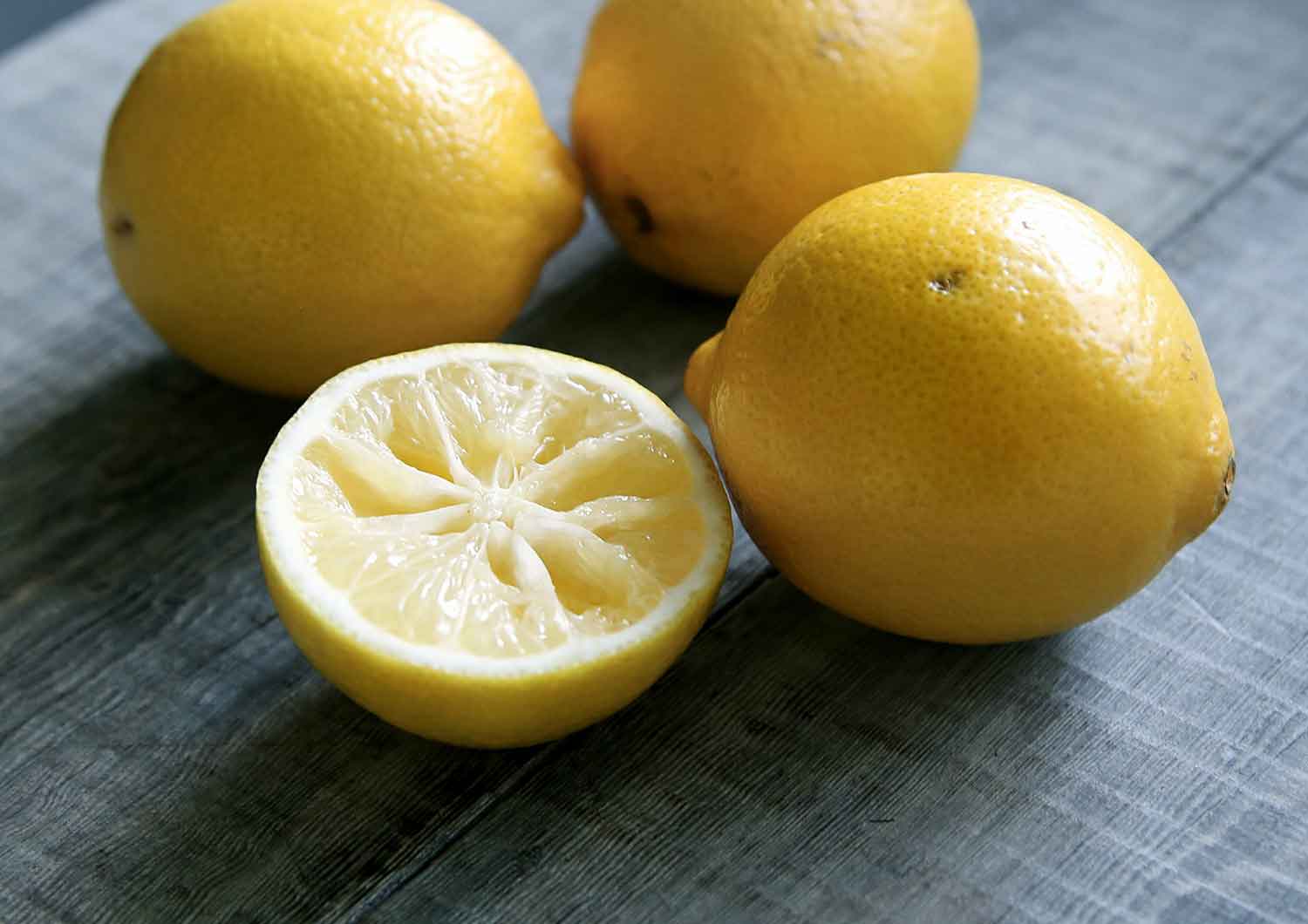 Potongan Lemon Pada Sudut Ruangan