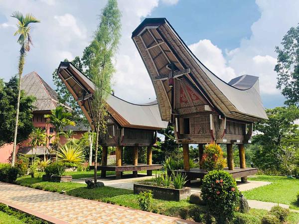 Rumah Adat Sulawesi Selatan (Tongkonon)