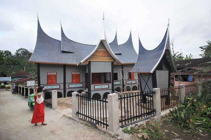 Rumah Gonjong Ampek Baanjuang 